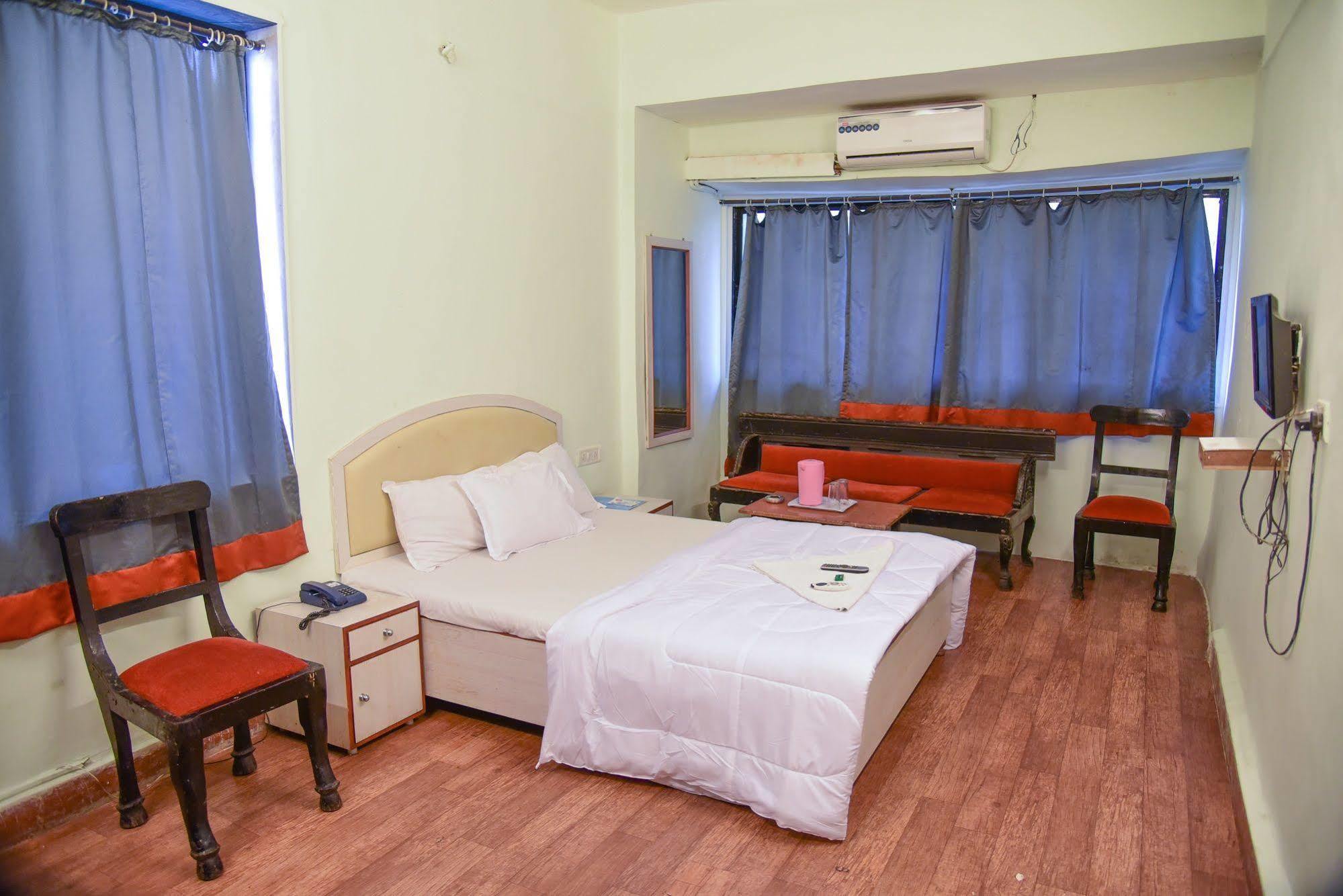 Hotel Evergreen Mumbai Exterior photo