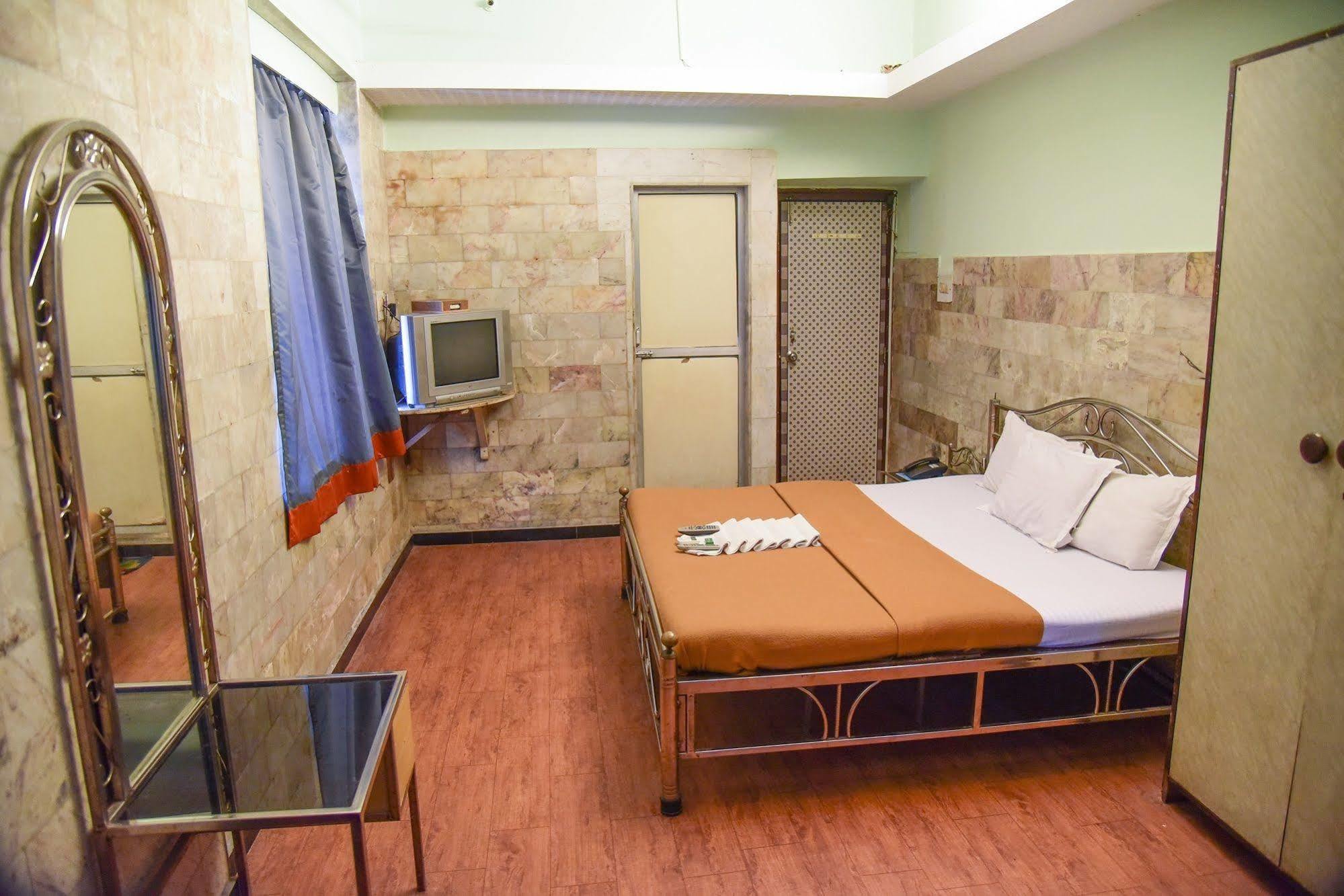 Hotel Evergreen Mumbai Exterior photo